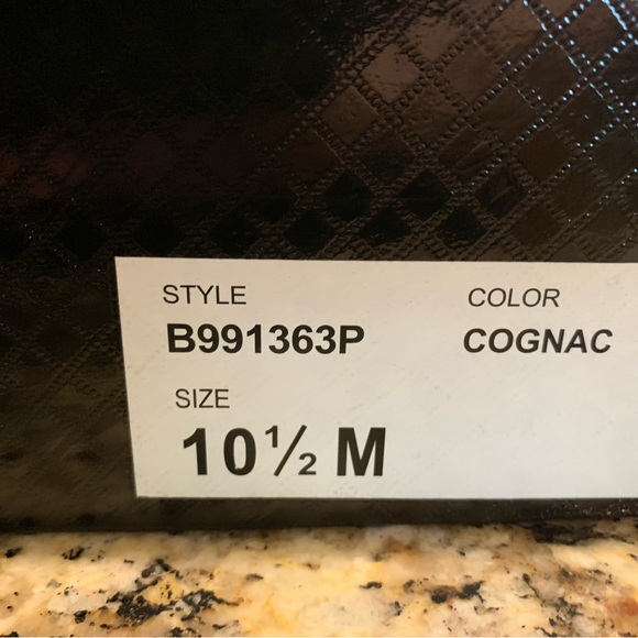 Todd Welsh Cognac Brown 101/2 loafers with Gold Hardware - Picture 6 of 7